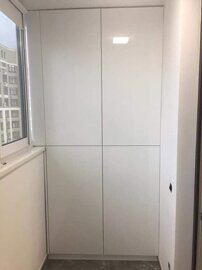 Шкаф распашной на балкон Кармина